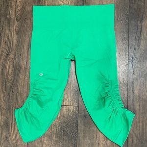 Lululemon sz 6 green cropped leggings